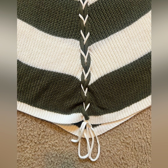 Derek Heart Plus V Neck Sweater, Deep V And Drawstring Detail On Back, Size 1X - Picture 3 of 7